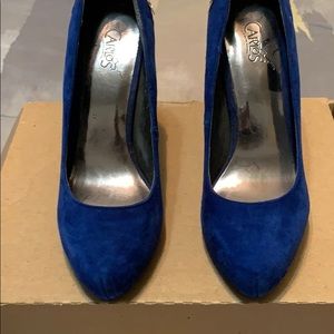 Suede royal blue pumps